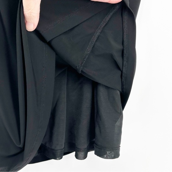 BURBERRY London V-Neck Sleeveless Top - Picture 7 of 7